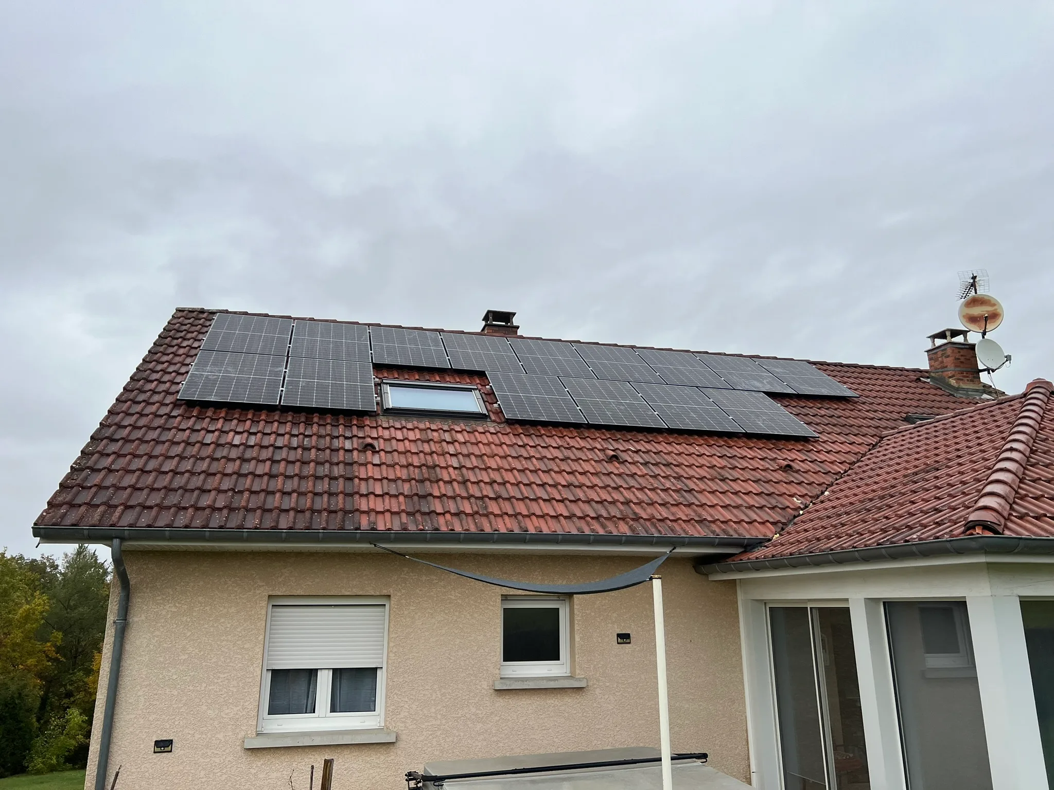Installation technique Econergia ENR — onduleur et tableau électrique